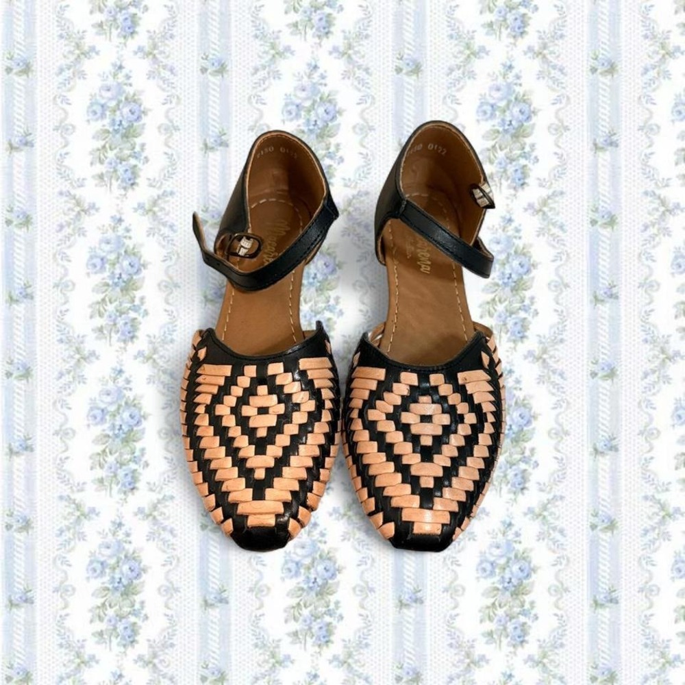 Macarena Collection Women's 8 Black and Reddish- Tan Aztec Pattern Woven Flats